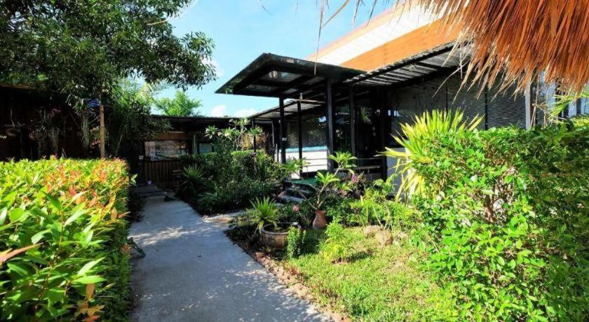 Отель Oyo 503 Phuket Numnoi Пляж Банг Тао Экстерьер фото